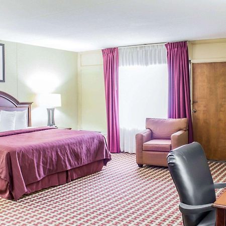 Quality Inn & Suites เฟย์เอตต์วิลล์ ภายนอก รูปภาพ