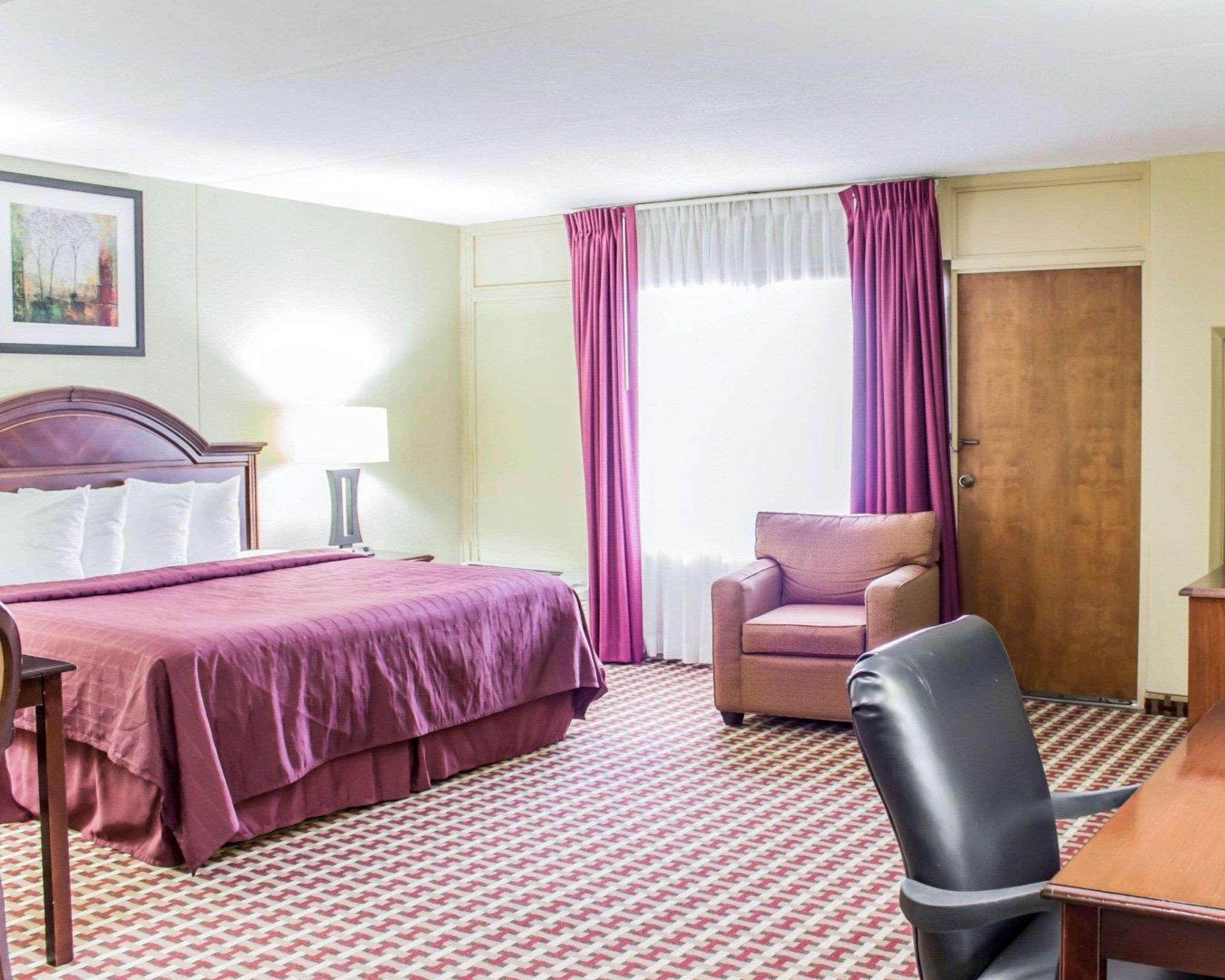 Quality Inn & Suites เฟย์เอตต์วิลล์ ภายนอก รูปภาพ