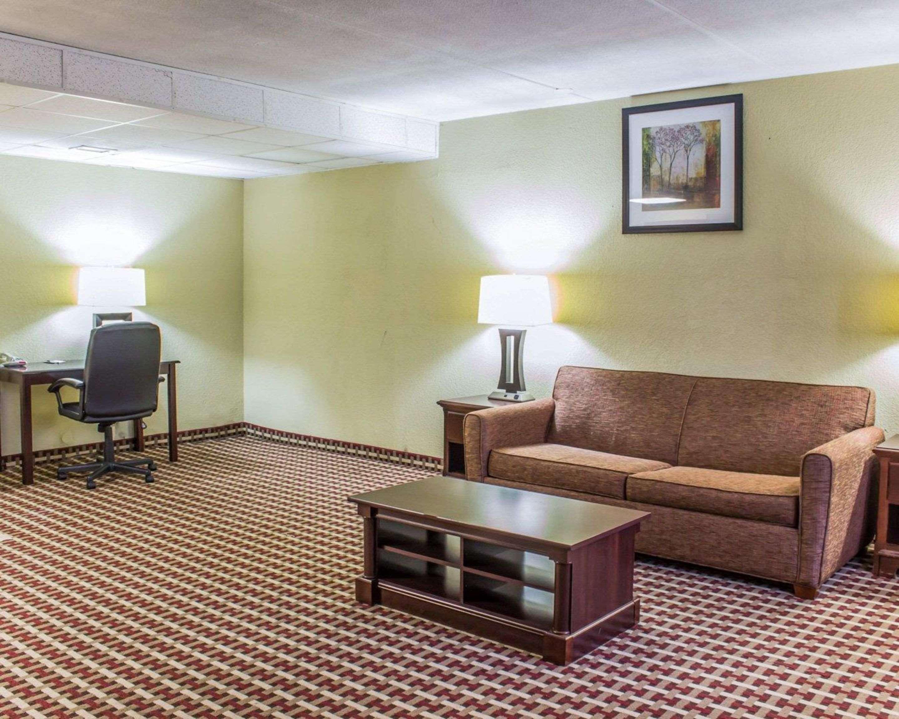 Quality Inn & Suites เฟย์เอตต์วิลล์ ภายนอก รูปภาพ