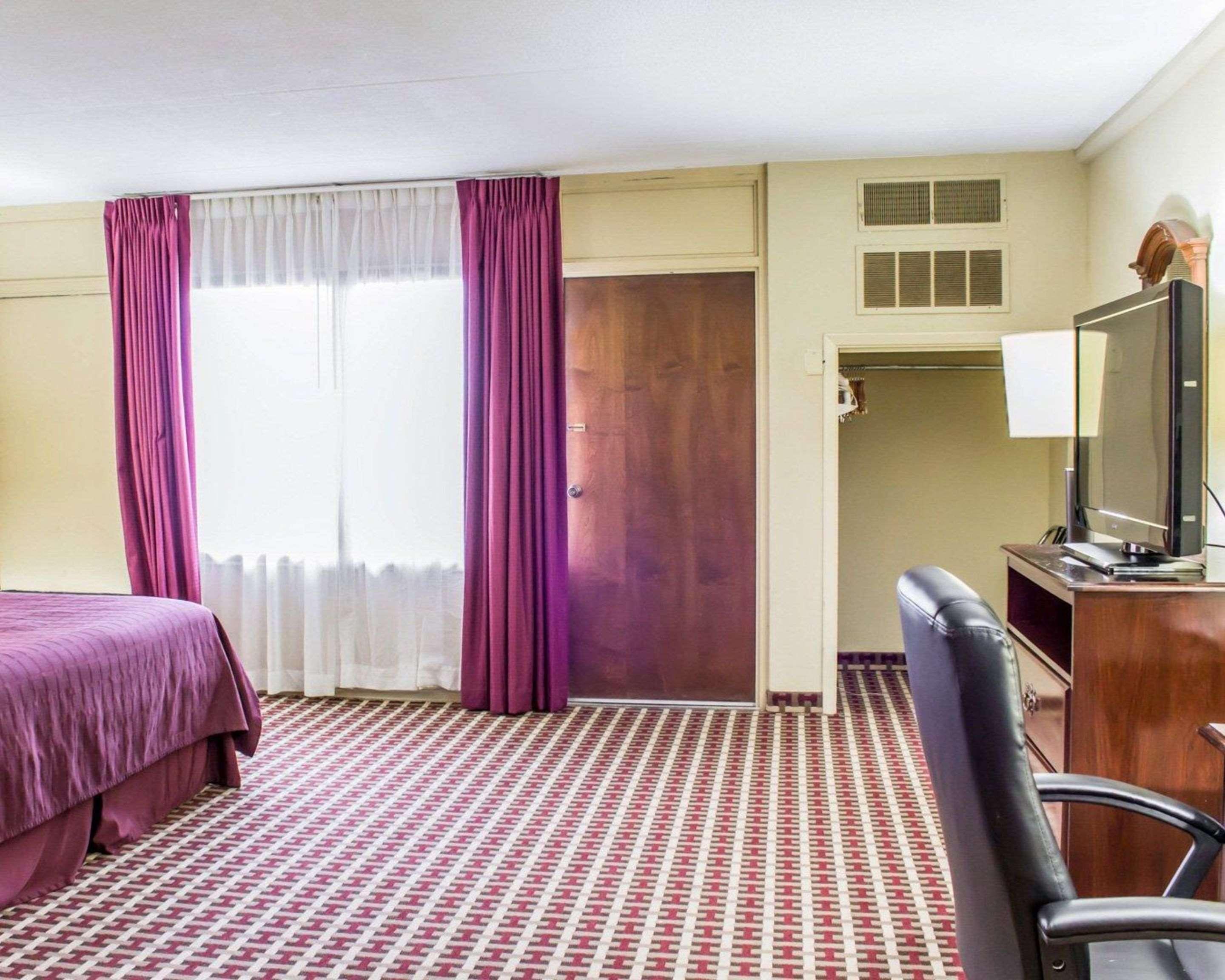 Quality Inn & Suites เฟย์เอตต์วิลล์ ภายนอก รูปภาพ