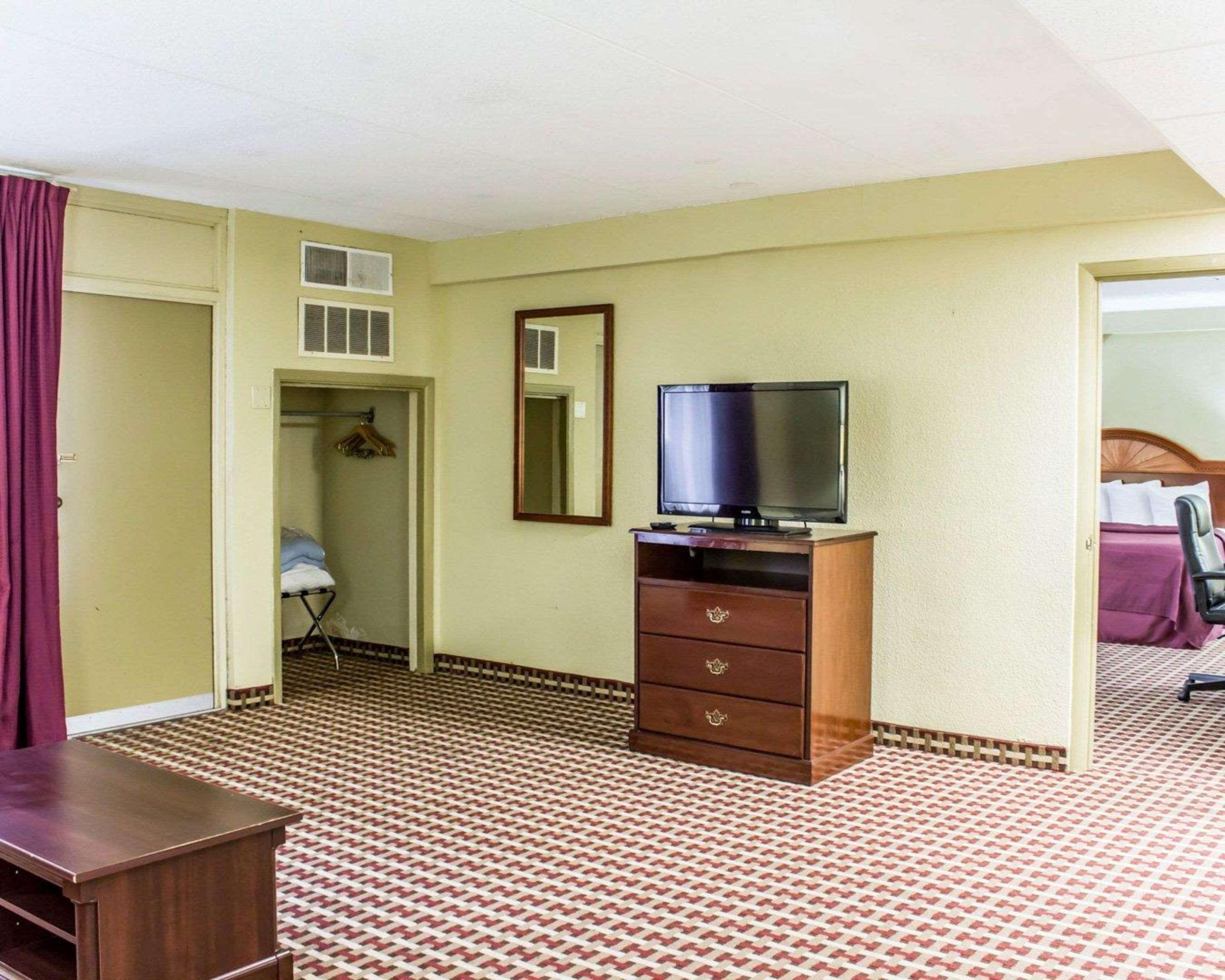 Quality Inn & Suites เฟย์เอตต์วิลล์ ภายนอก รูปภาพ