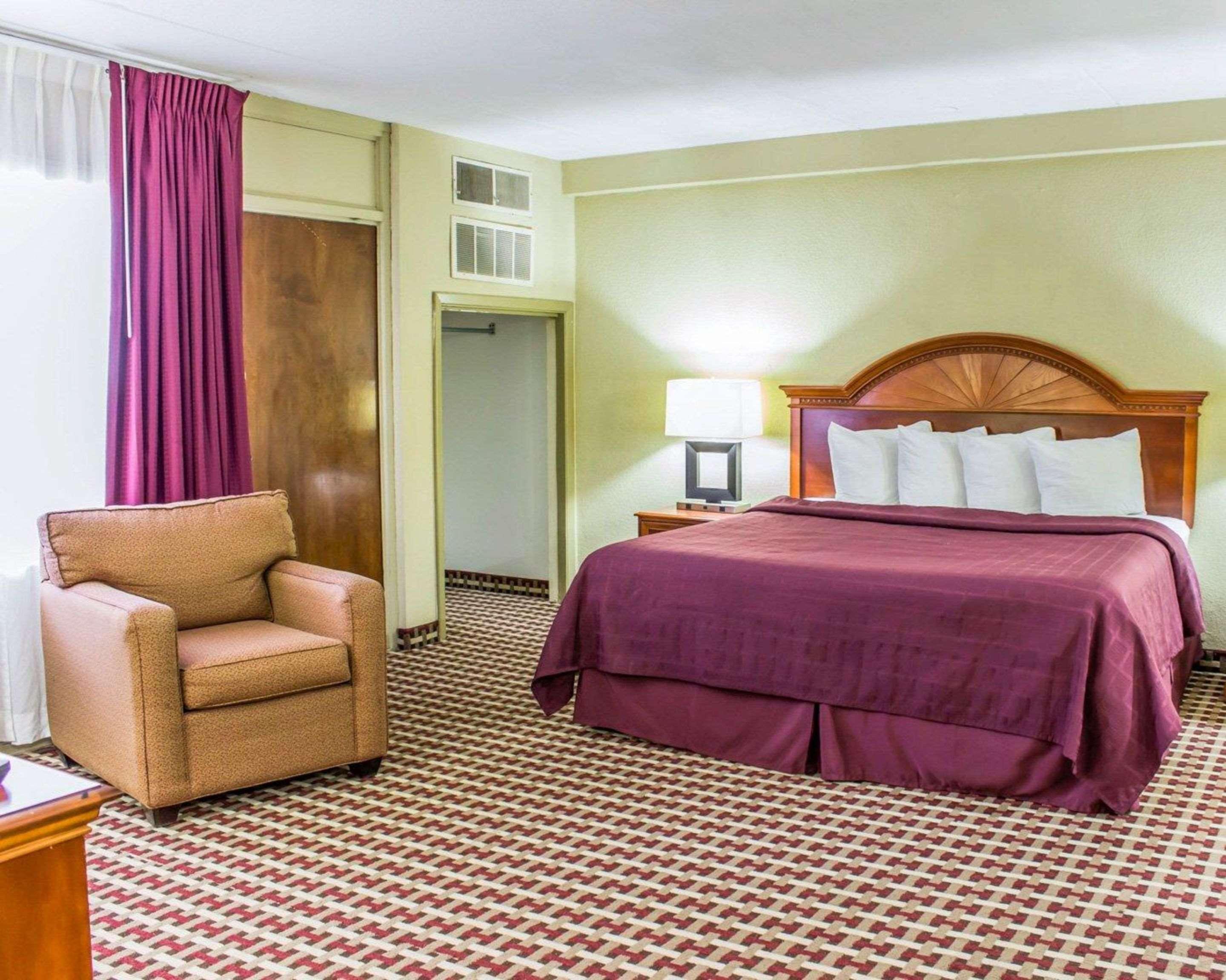 Quality Inn & Suites เฟย์เอตต์วิลล์ ภายนอก รูปภาพ