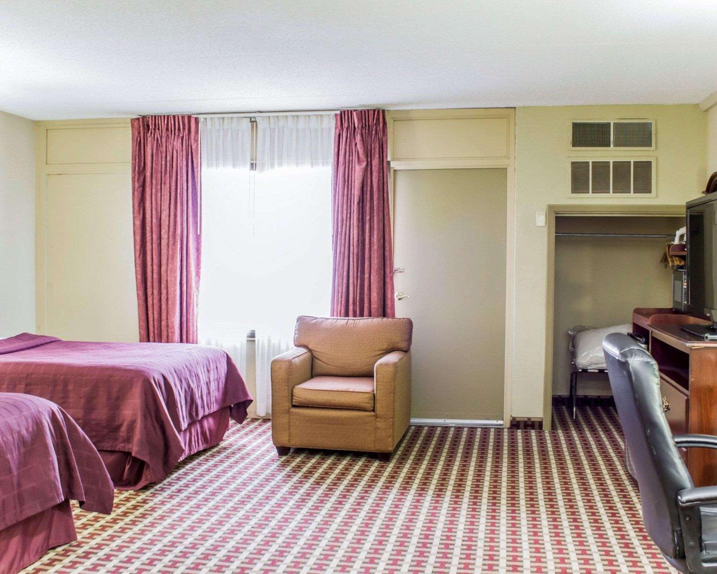 Quality Inn & Suites เฟย์เอตต์วิลล์ ภายนอก รูปภาพ