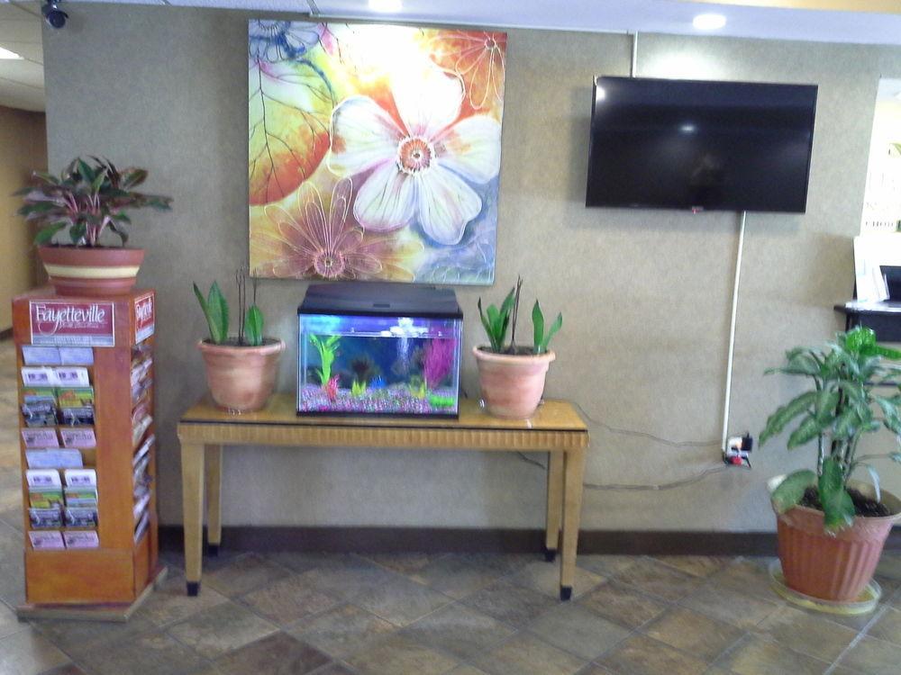 Quality Inn & Suites เฟย์เอตต์วิลล์ ภายนอก รูปภาพ