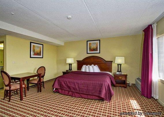 Quality Inn & Suites เฟย์เอตต์วิลล์ ภายนอก รูปภาพ