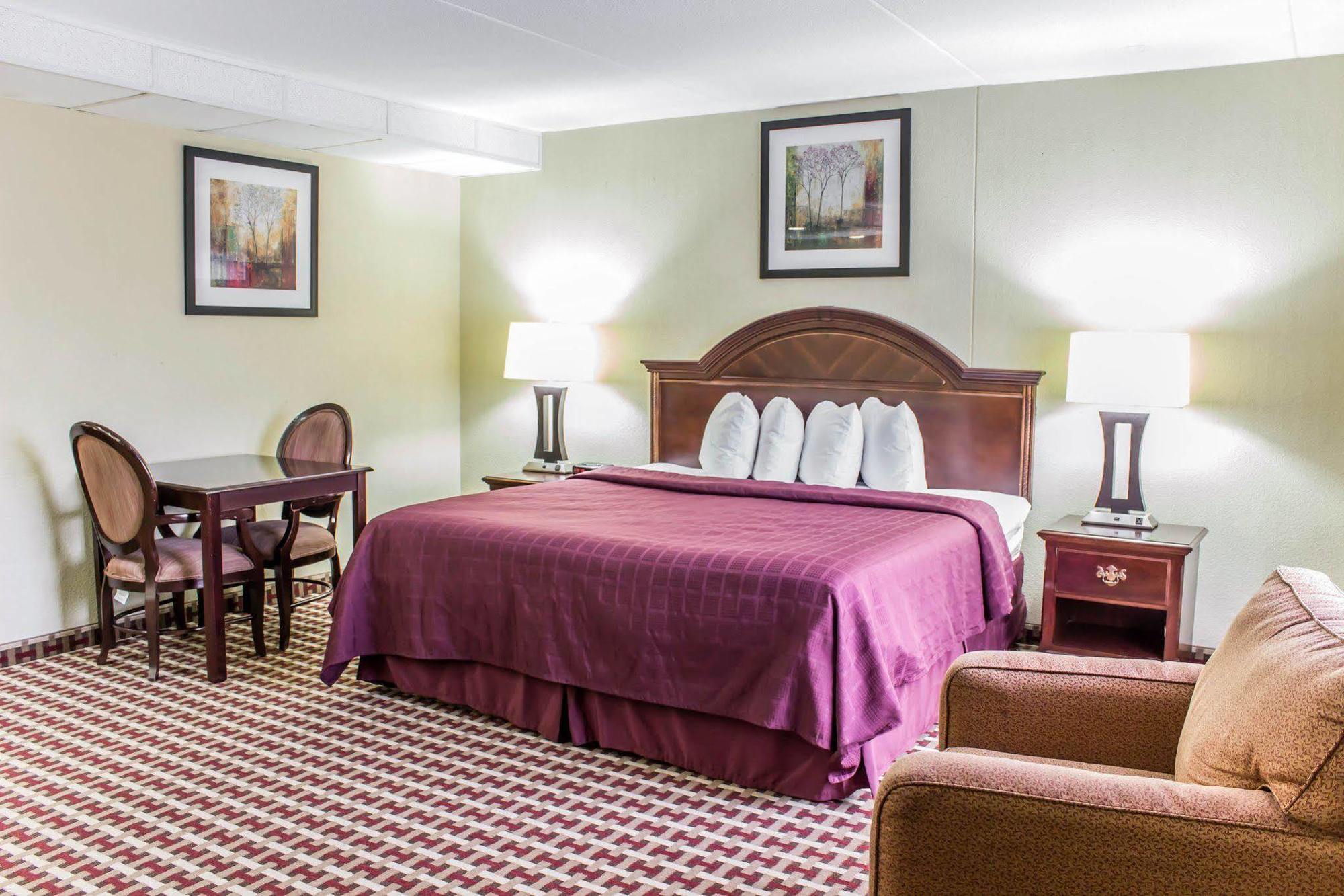 Quality Inn & Suites เฟย์เอตต์วิลล์ ภายนอก รูปภาพ